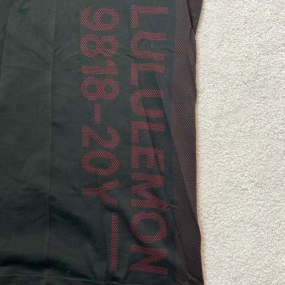 lululemon men’s rare 20y metal tech vent t-shirt grey maroon small - Picture 2 of 4